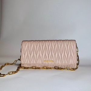 ✨Miu Miu NUDE Wallet on Chain✨